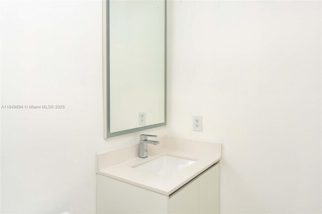 Building Photo - 700 NE 24th St