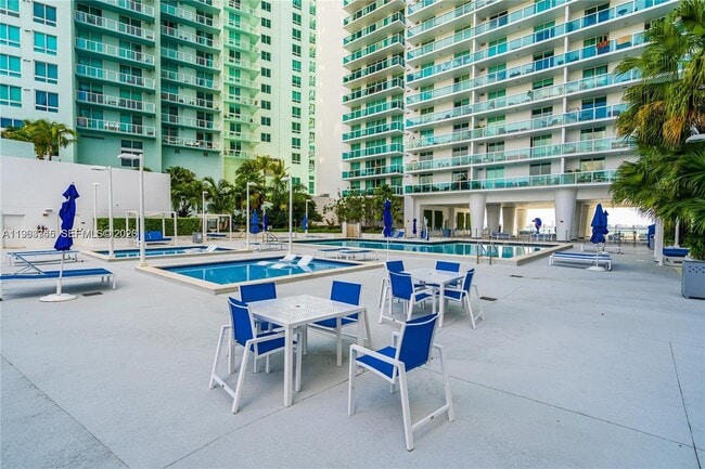 Building Photo - 1800 N Bayshore Dr