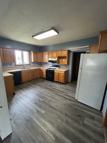 Kitchen - 408 S Range St