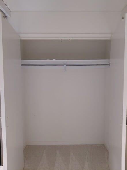 Building Photo - 1388 Kapiolani Blvd