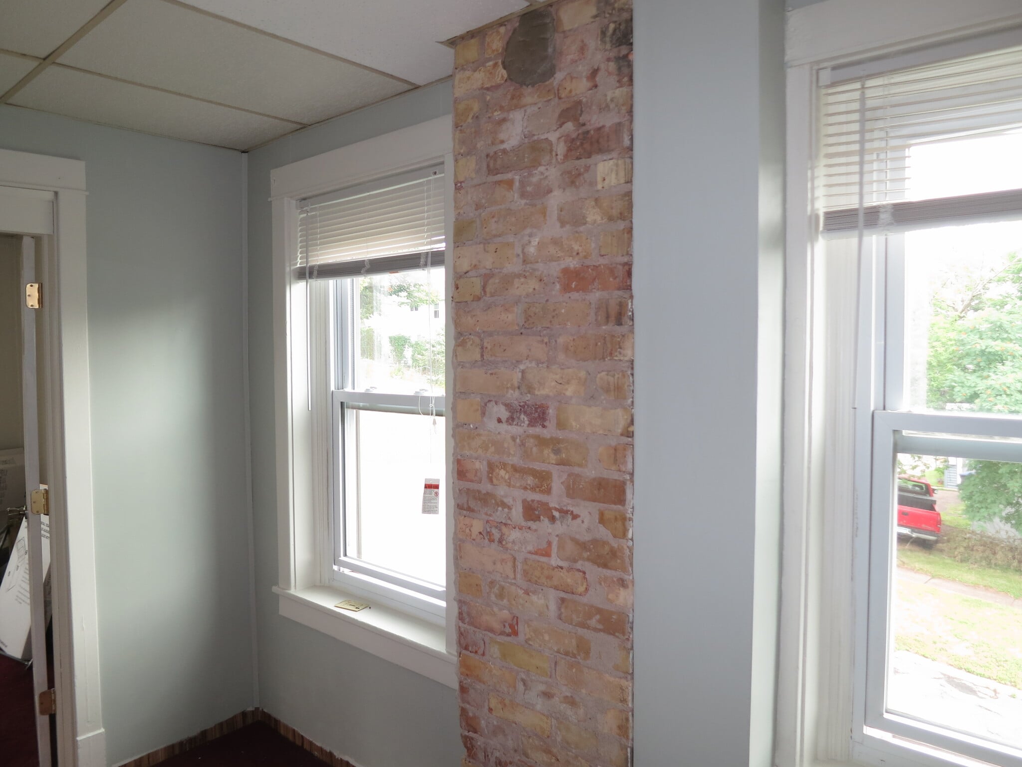 Living room - 432 E 7th St