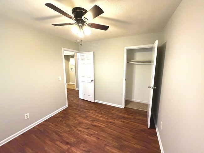 Building Photo - 124 Riverview Ct