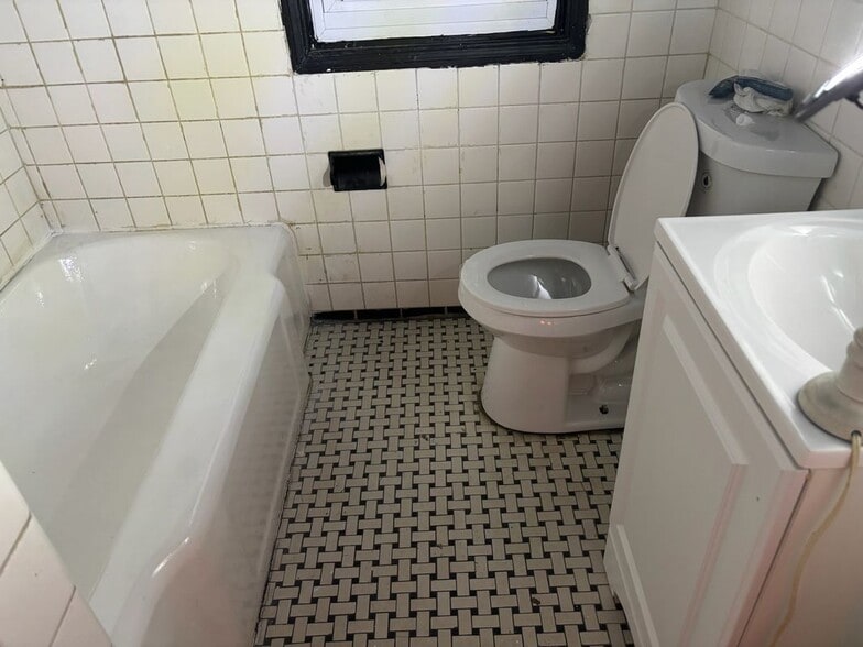 Building Photo - 16306 Tacoma St