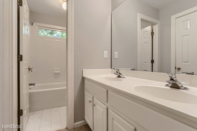 Building Photo - 4 br, 3 bath House - 960 Carters Grove Tra...