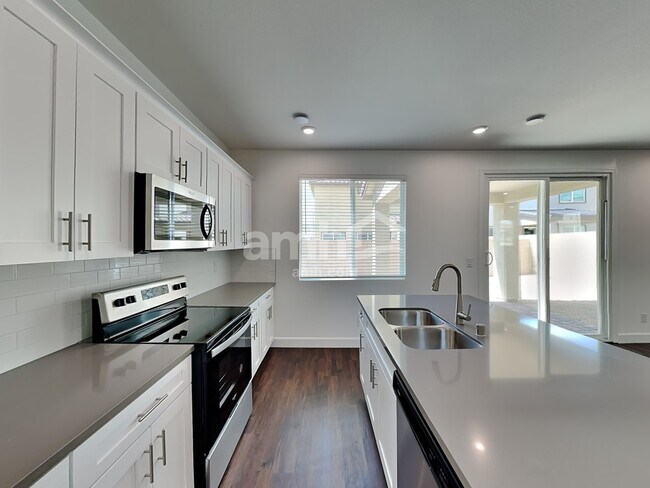 Building Photo - 8937 Carmine Cob Ave