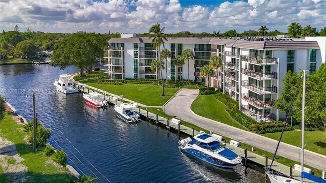 Building Photo - 1350 River Reach Dr