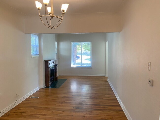 Building Photo - "Charming 2-Bedroom Haven in the Heart of ...