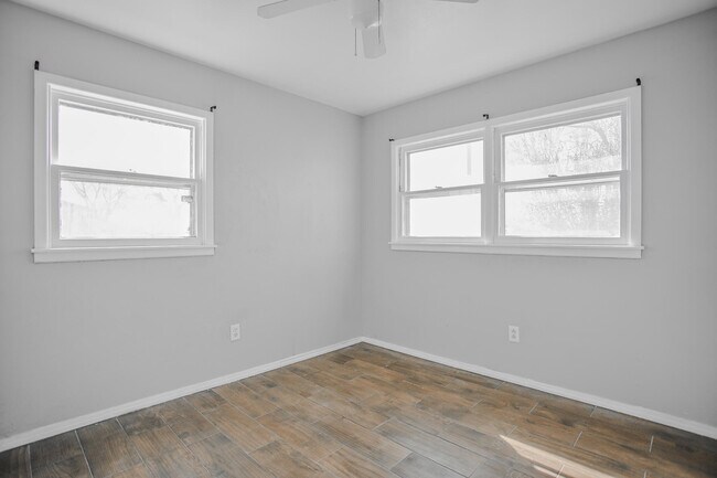 Building Photo - 2641 E Baylor St