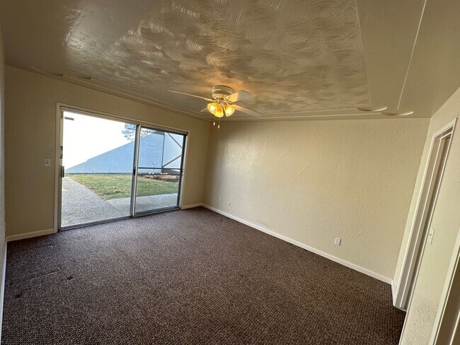 Building Photo - 312 N Riverside Dr