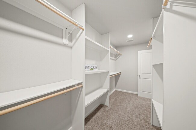 Building Photo - "Charming 3-Bedroom FULLY RENOVATED Home o...