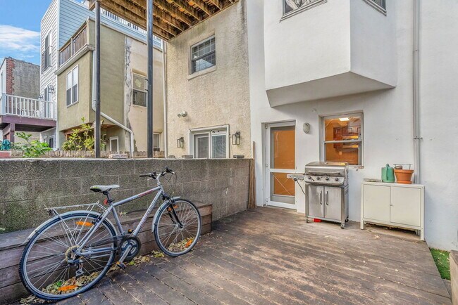 Building Photo - 1922 Montrose St