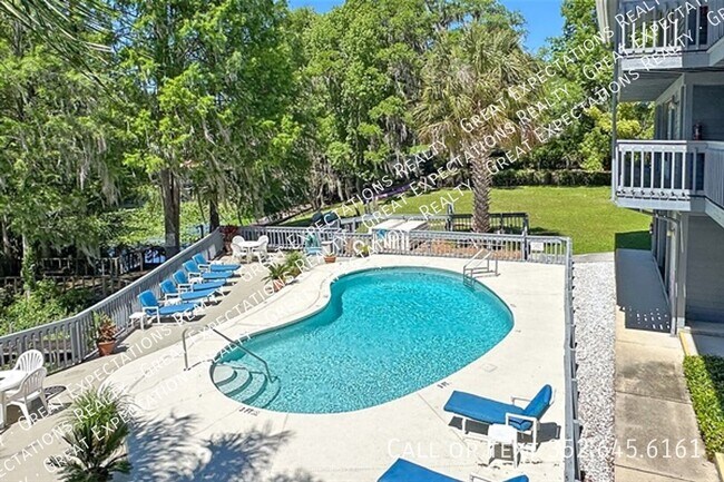 Building Photo - 20800 River Dr