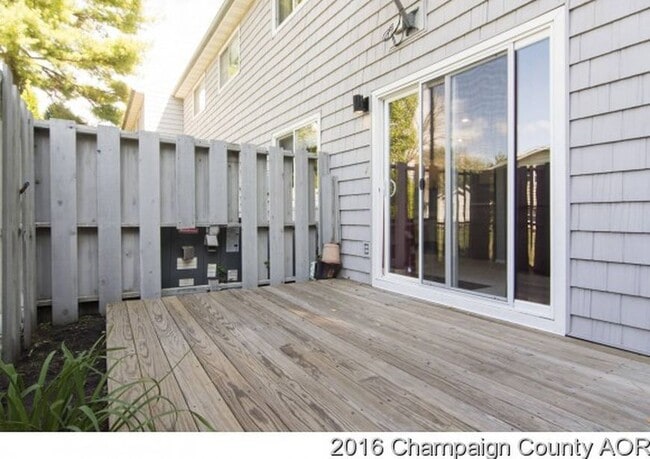 Building Photo - 1931 Blackthorn Dr