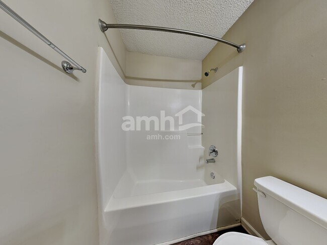Building Photo - 3087 Canterbury Park Dr