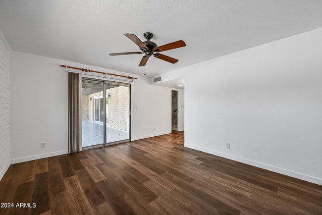 Building Photo - 530 E Fairmont Dr