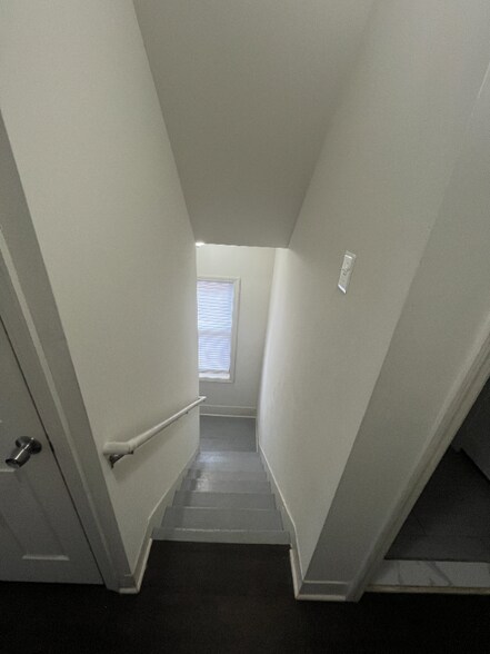 Building Photo - 114 Monmouth St