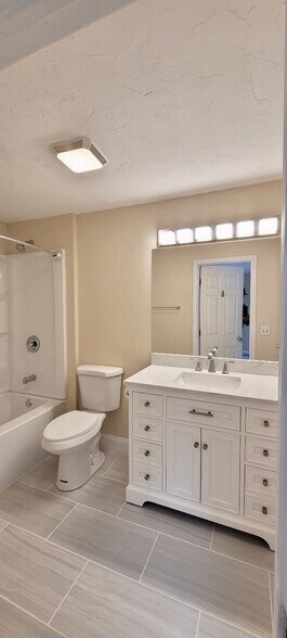 Building Photo - 5 Burberry Ct