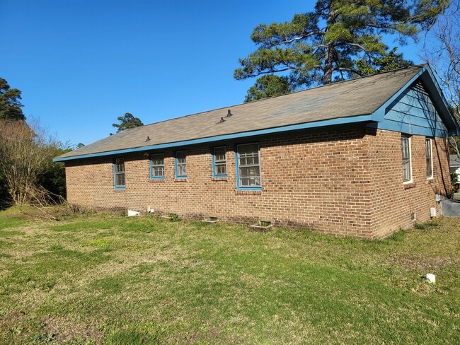 Building Photo - 6811 Radial Dr