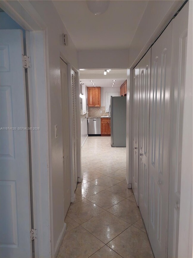 Building Photo - 714 NE 10th St