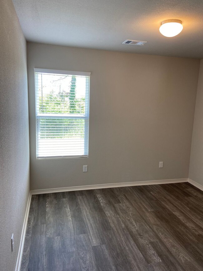 Building Photo - *Pre-leasing* Three Bedroom | Two Bath Hom...