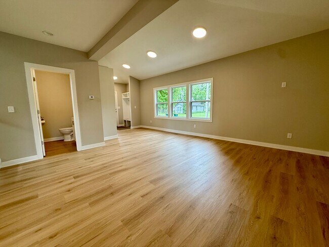Building Photo - Stunning 3BR/3BA Orono Home Available 8/15. Walk to Lake Minnetonka!