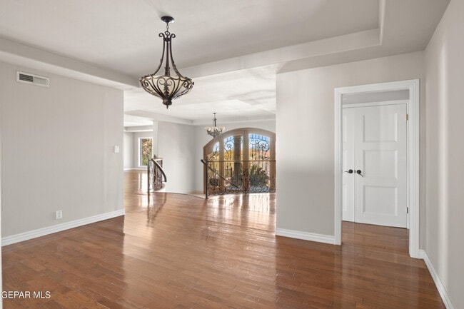 Building Photo - 6204 Pinehurst Dr