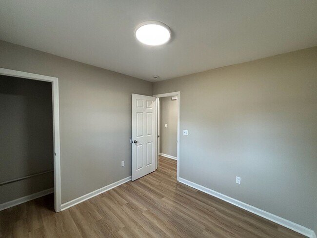 Building Photo - Home You’ll Love Coming Home To