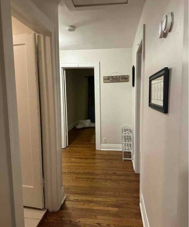 Building Photo - 161 E North Ave