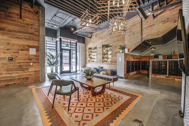 Building Photo - 315 J St