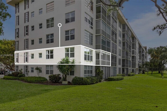 Building Photo - 2651 S Course Dr
