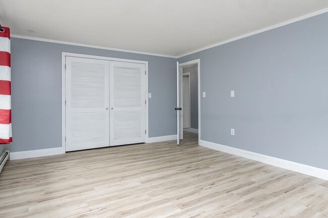 Building Photo - 240 Leda Ave