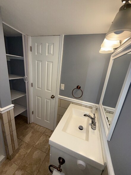 Building Photo - 8 Woody Pl