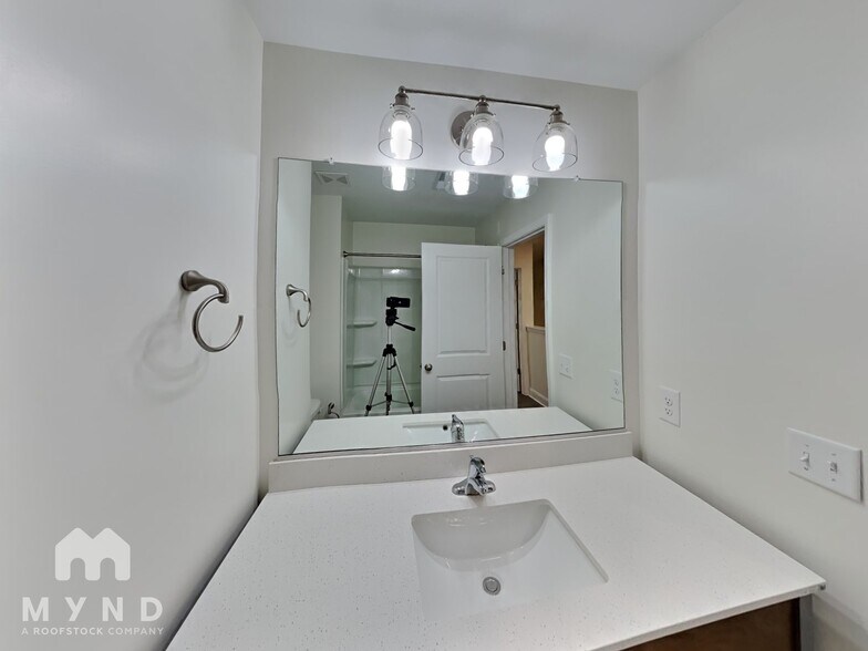 Building Photo - 2407 Eagle Creek Ct