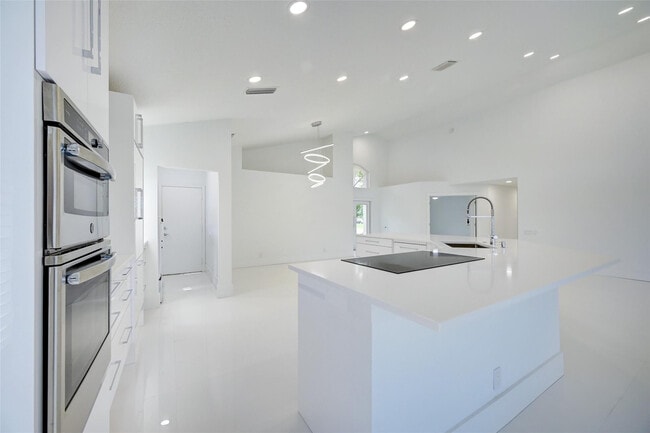 Building Photo - 6014 Golf Villas Dr