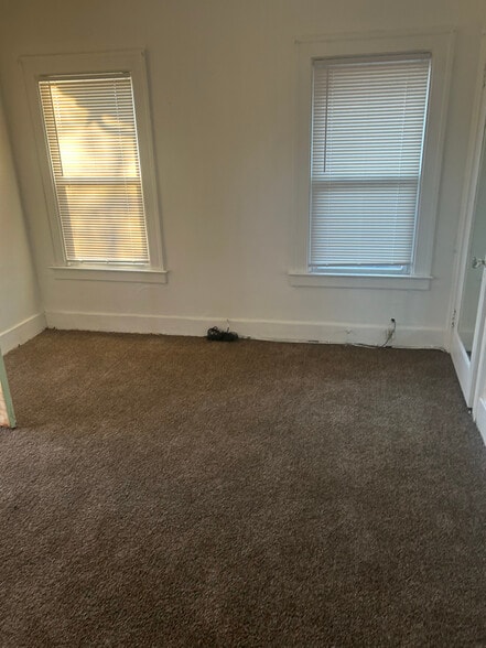 Building Photo - 1929 Calvert Ave