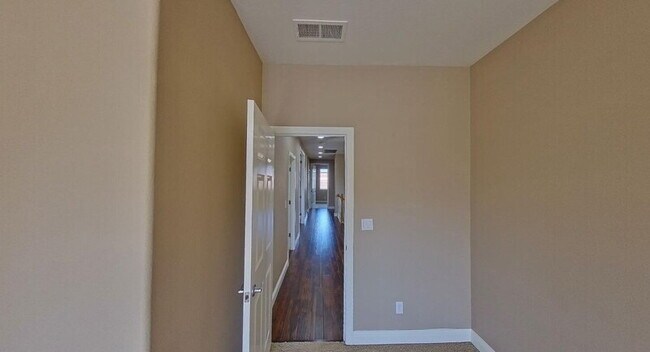 Building Photo - 1692 Woodhaven Cir