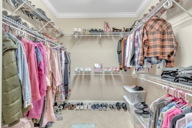 Building Photo - 124 Gallery Dr