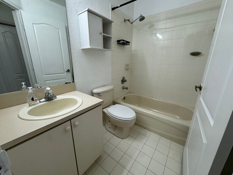 Building Photo - 8886 W Flagler St