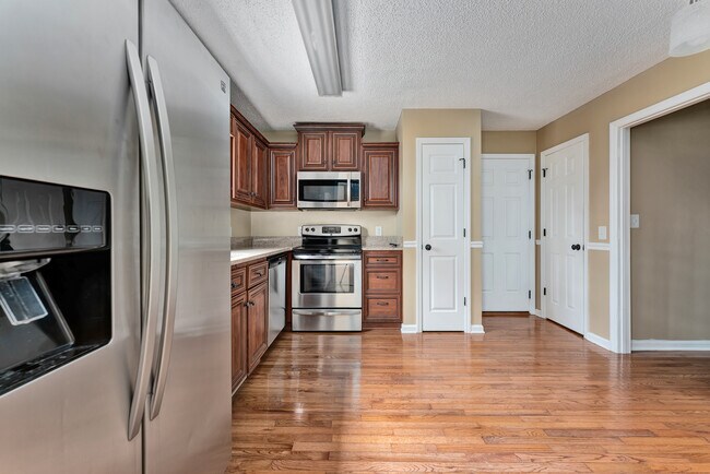 Building Photo - 127 Suffolk Dr