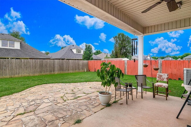 Building Photo - 2324 Tallgrass Cir