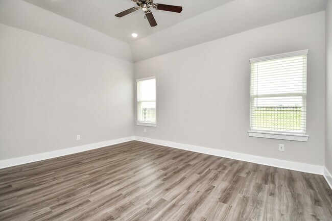 Building Photo - 21030 Shore Oak Dr