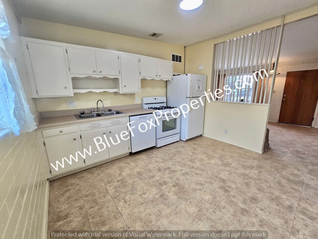 Building Photo - 3240 E Halcyon Pl