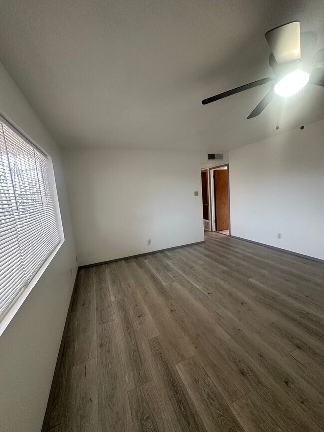 Building Photo - Welcome to this charming 3-bedroom, 2-bathroom home located in Albuquerque, NM