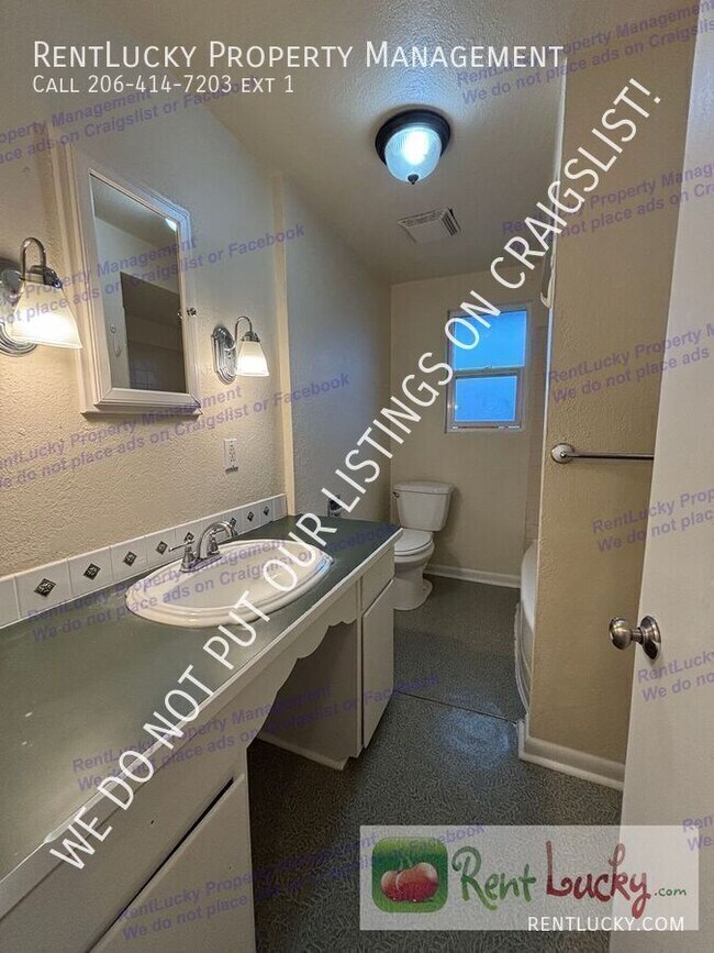 Building Photo - 4729 S Findlay St