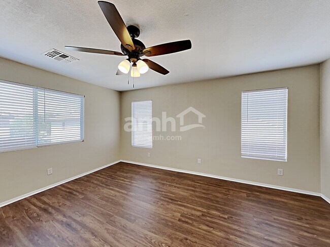 Building Photo - 1026 E Chambers St