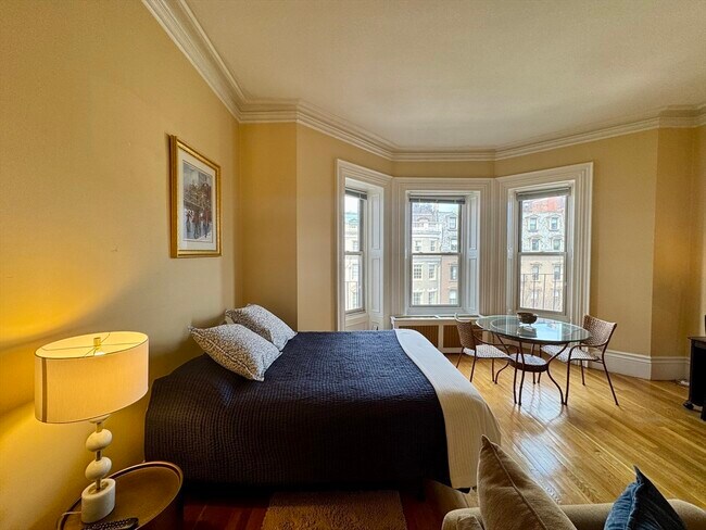 Building Photo - 169 Beacon St