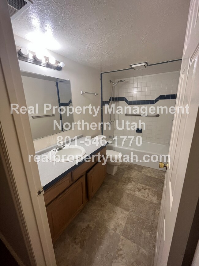 Building Photo - Large 5 Bedroom Home In Farmington Coming ...