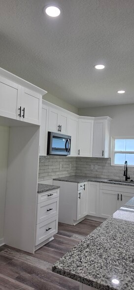Building Photo - 55 Delmonte St