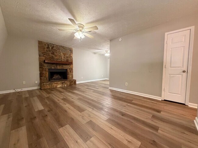Building Photo - 205-207 Rustwood Dr Rustwood Dr