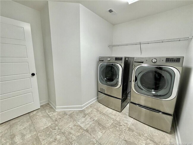 Building Photo - 3037 Eaglecrest Ln